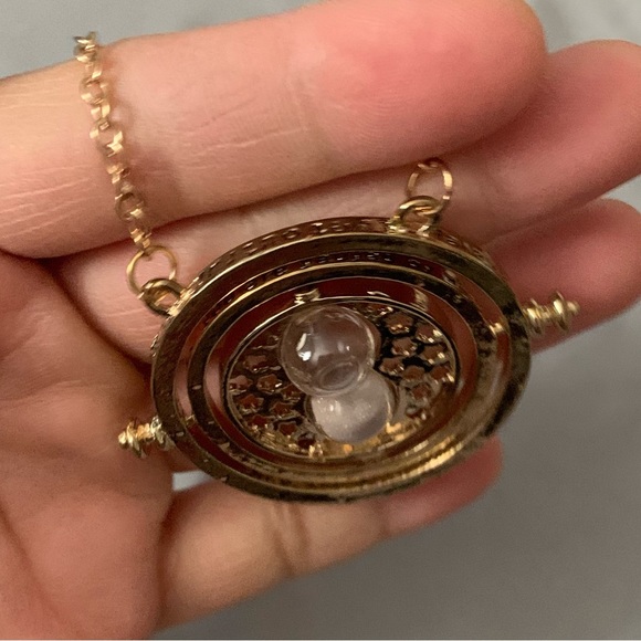 NWOT Harry Potter Time Turner Swiveling Hourglass Rotating Time Necklace Gold - Picture 5 of 10
